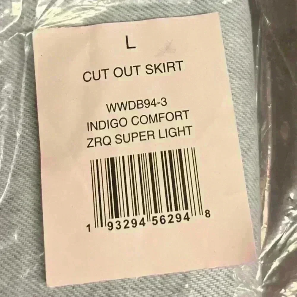 WeWoreWhat' Cut-Out Denim Mini Skirt in a Super Light Indigo Wash. Sz Large. NWT - Picture 12 of 13